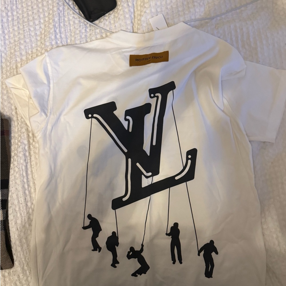 Louis Vitton male t-short limited White Shirt with Black Graphic Design